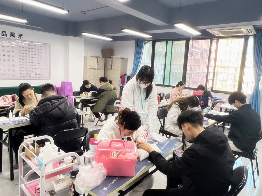 傳統(tǒng)美甲前置處理，南寧美甲專(zhuān)業(yè)教學(xué)講解